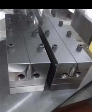 口罩熔喷丝模具